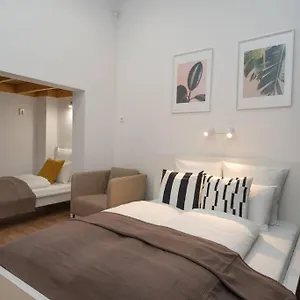 Located, 150 M2 5 Bedrooms Apt., Budapest